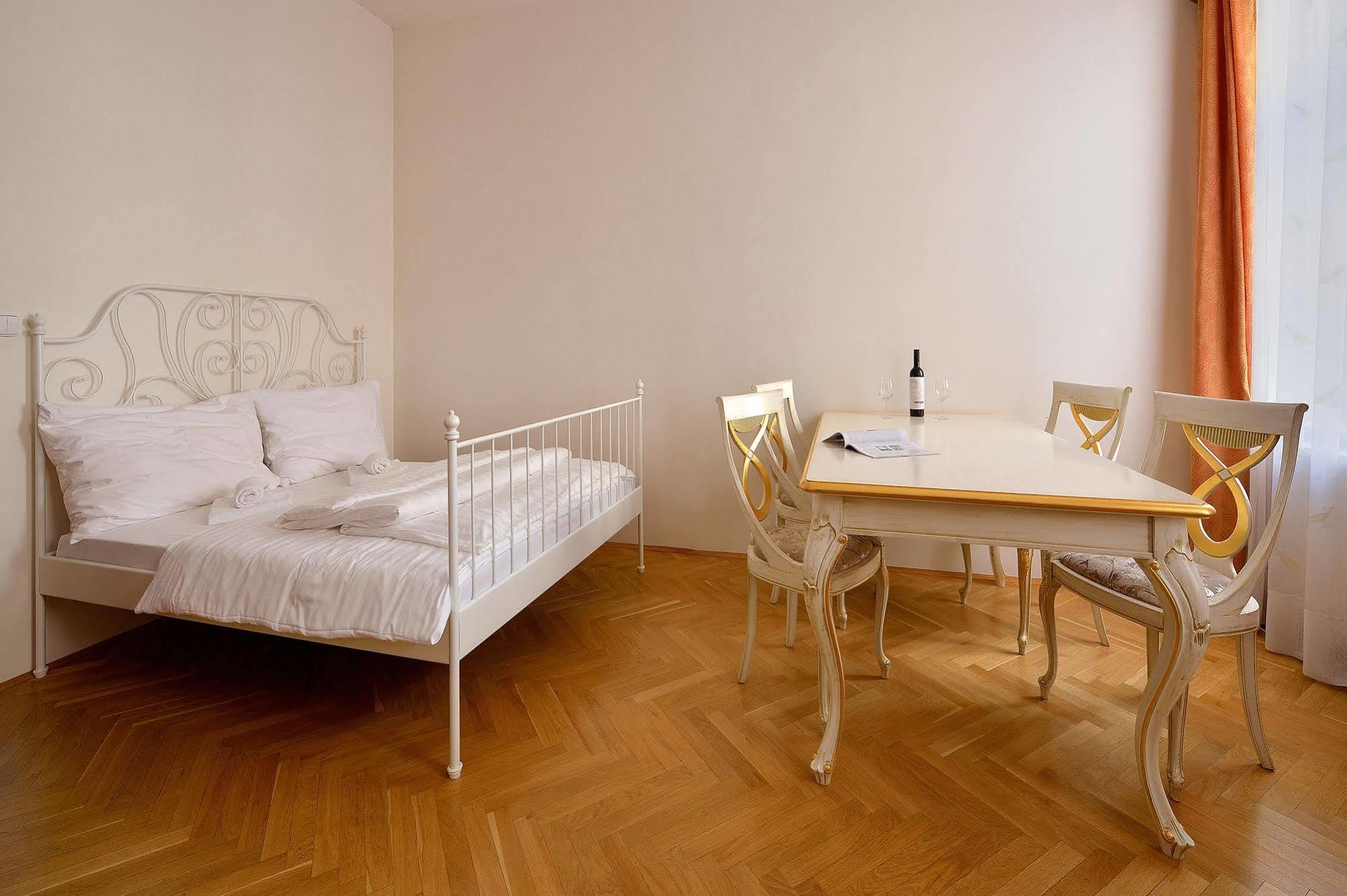 Ambiente Serviced Apartments - Tallerova Bratislava Exterior foto